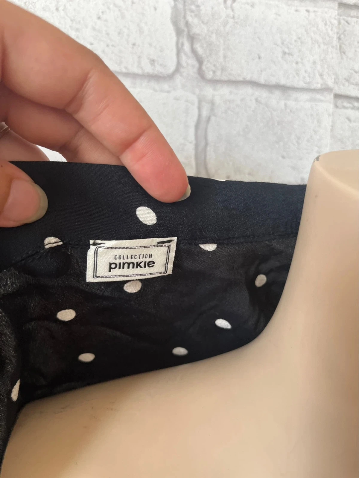 Chemisier femme à pois noirs et blancs – Taille 38 –  bon état – photo 3
